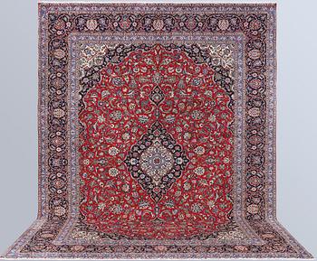 A semi-antique Keshan carpet, approx. 420 x 315 cm.