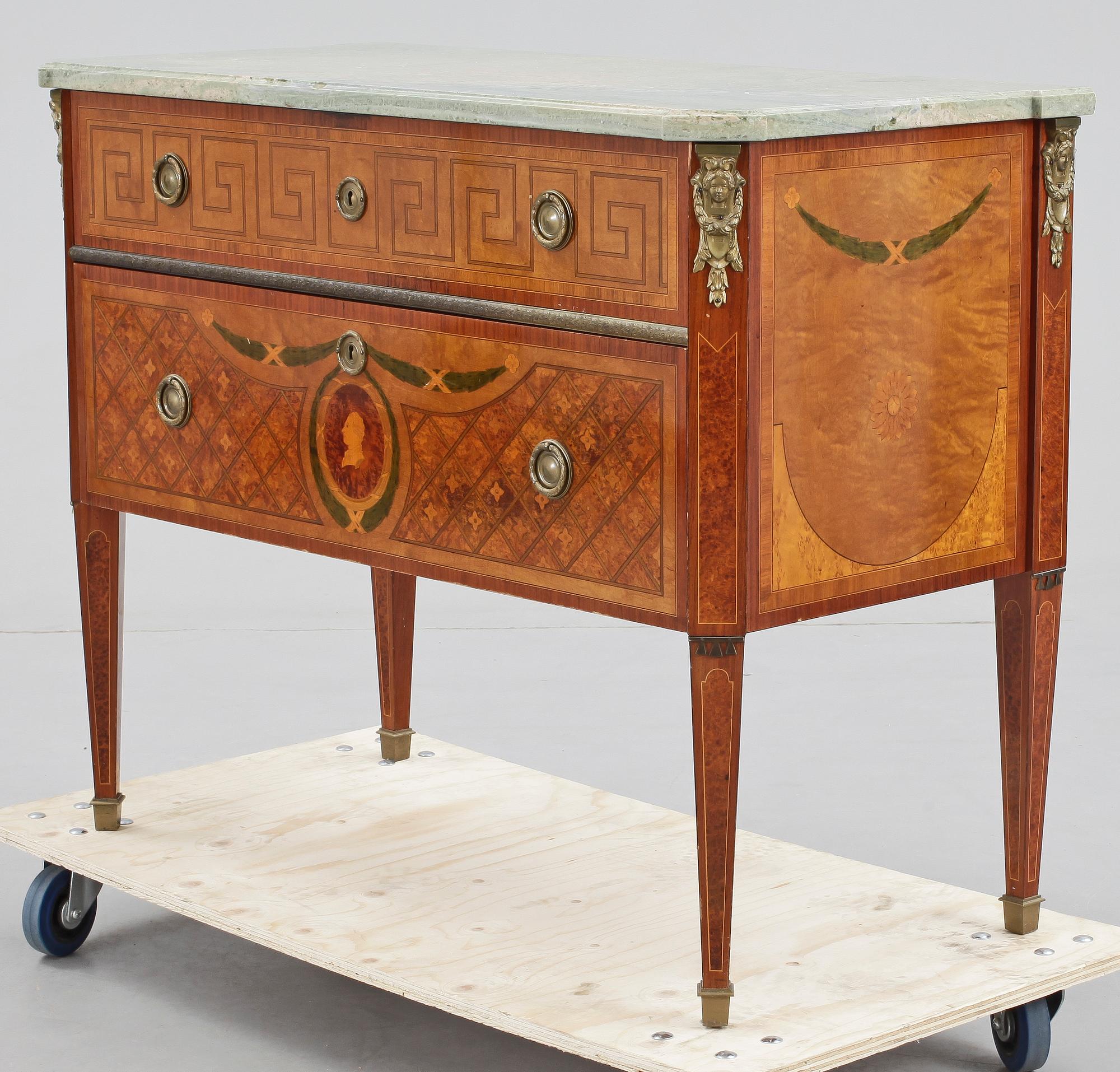 BYRÅ, gustaviansk stil, 1900-talets andra hälft.