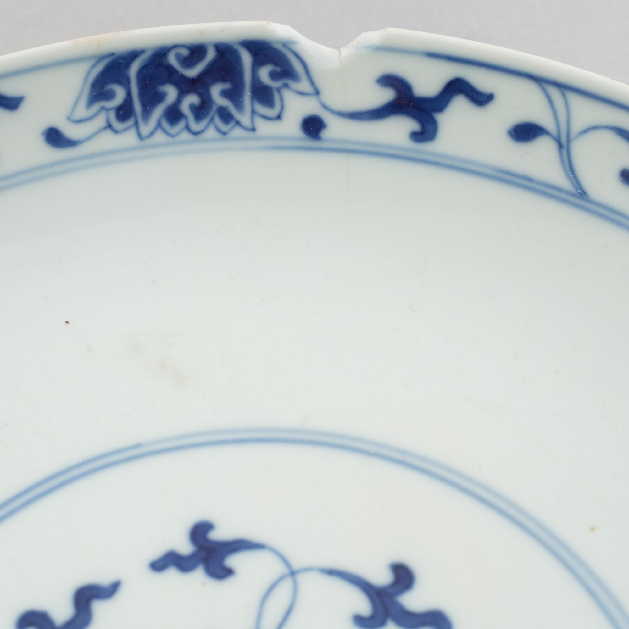 A Chinese blue and white lotus dish, late Qing dynasty / around 1900.