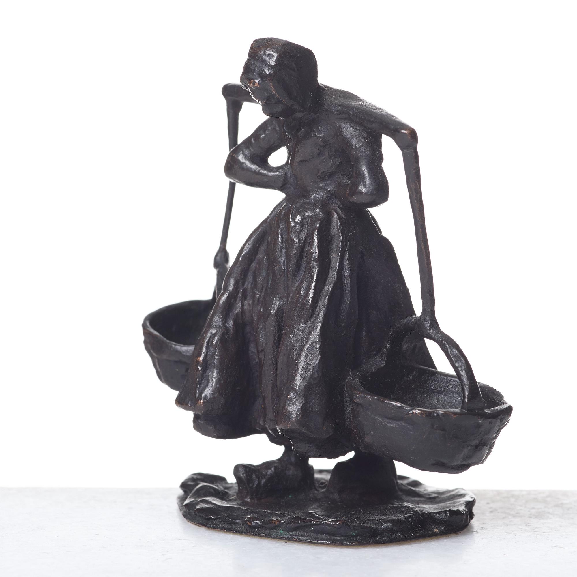 Carl Milles, Woman carrying water (for salt and pepper).