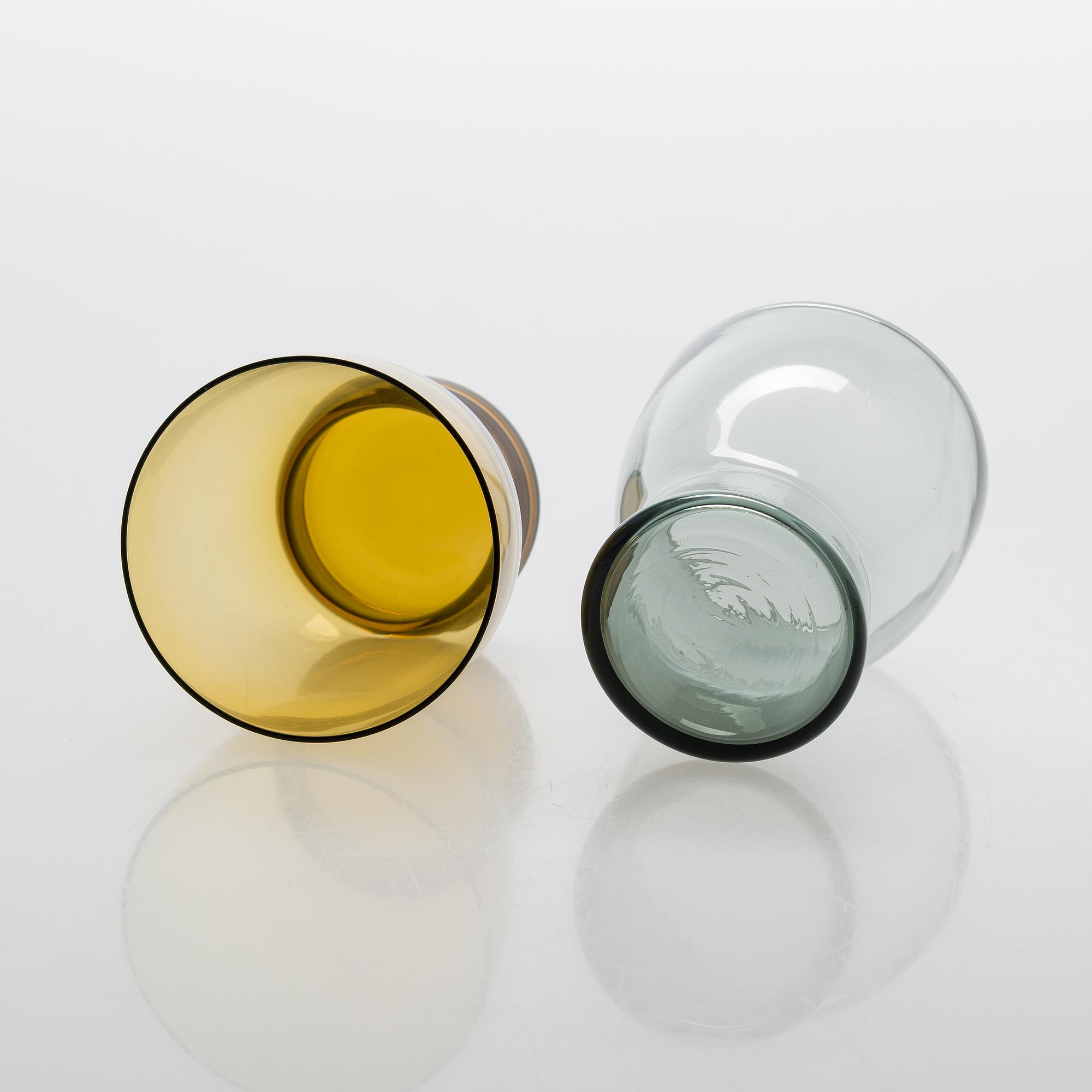 Saara Hopea, juomalaseja, 12 kpl, malli 1710, Nuutajärvi Notsjö. Muotoiltu v. 1958.