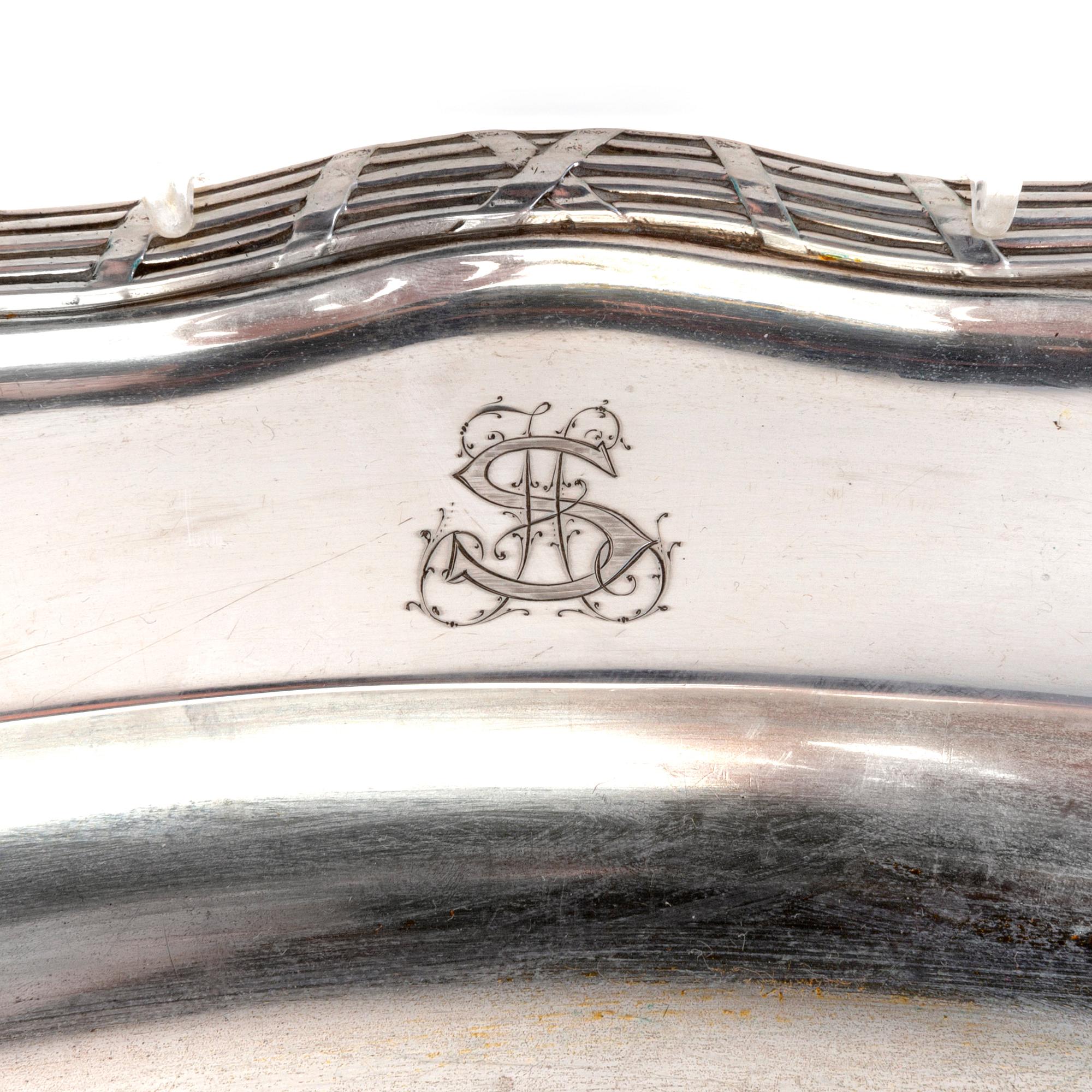 A Swedish 20th century silver serving plate mark of CG Hallberg Stockhom 1916, weight 1406 gram.