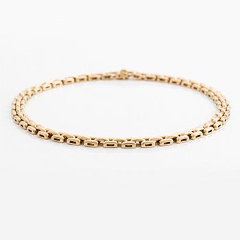 An 18K gold Cartier necklace.