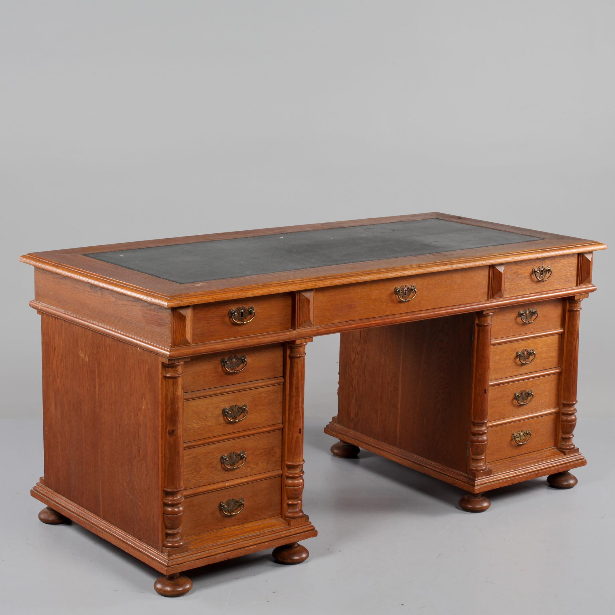 SKRIVBORD, omkring sekelskiftet 1900.