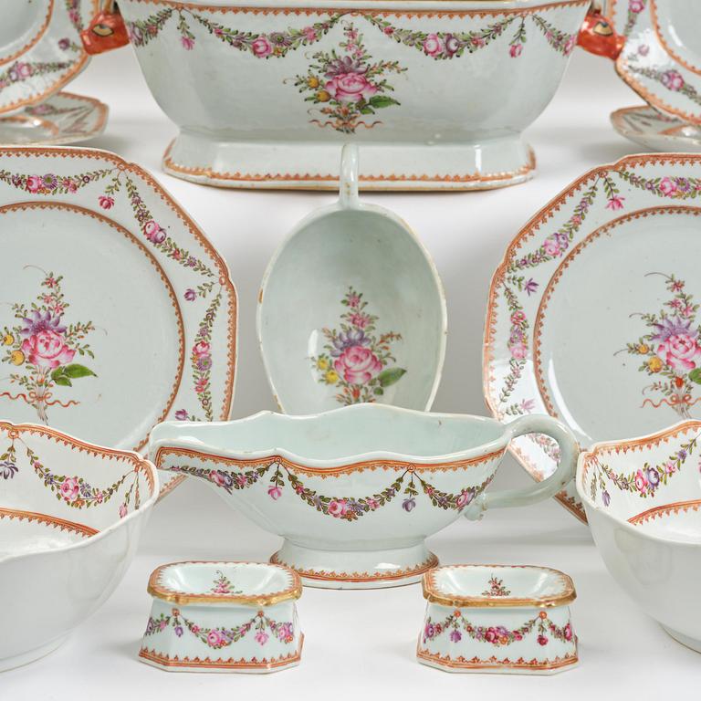An extensive famille rose dinner service, Qing dynasty, Qianlong (1736-95). (106 pieces).