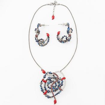 Swarovski, örhängen och halsband.