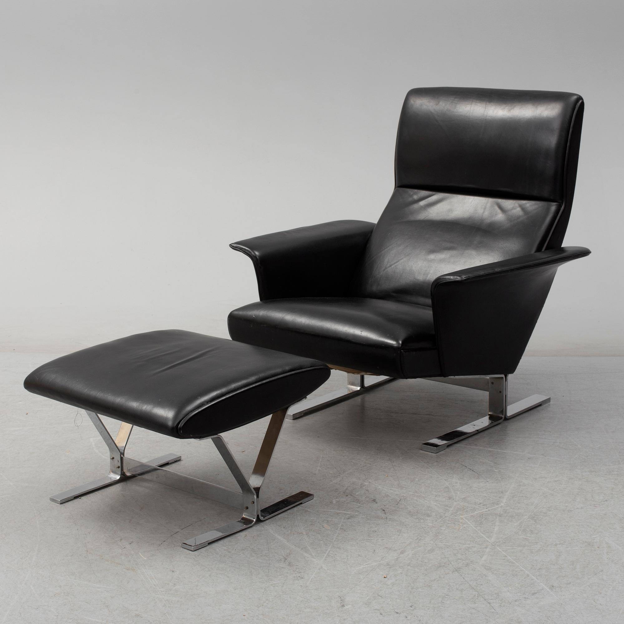 A second half of the 20th century easy chair and stool by Georg Thams, Vejens Polstermöbelfabrik, Denmark.