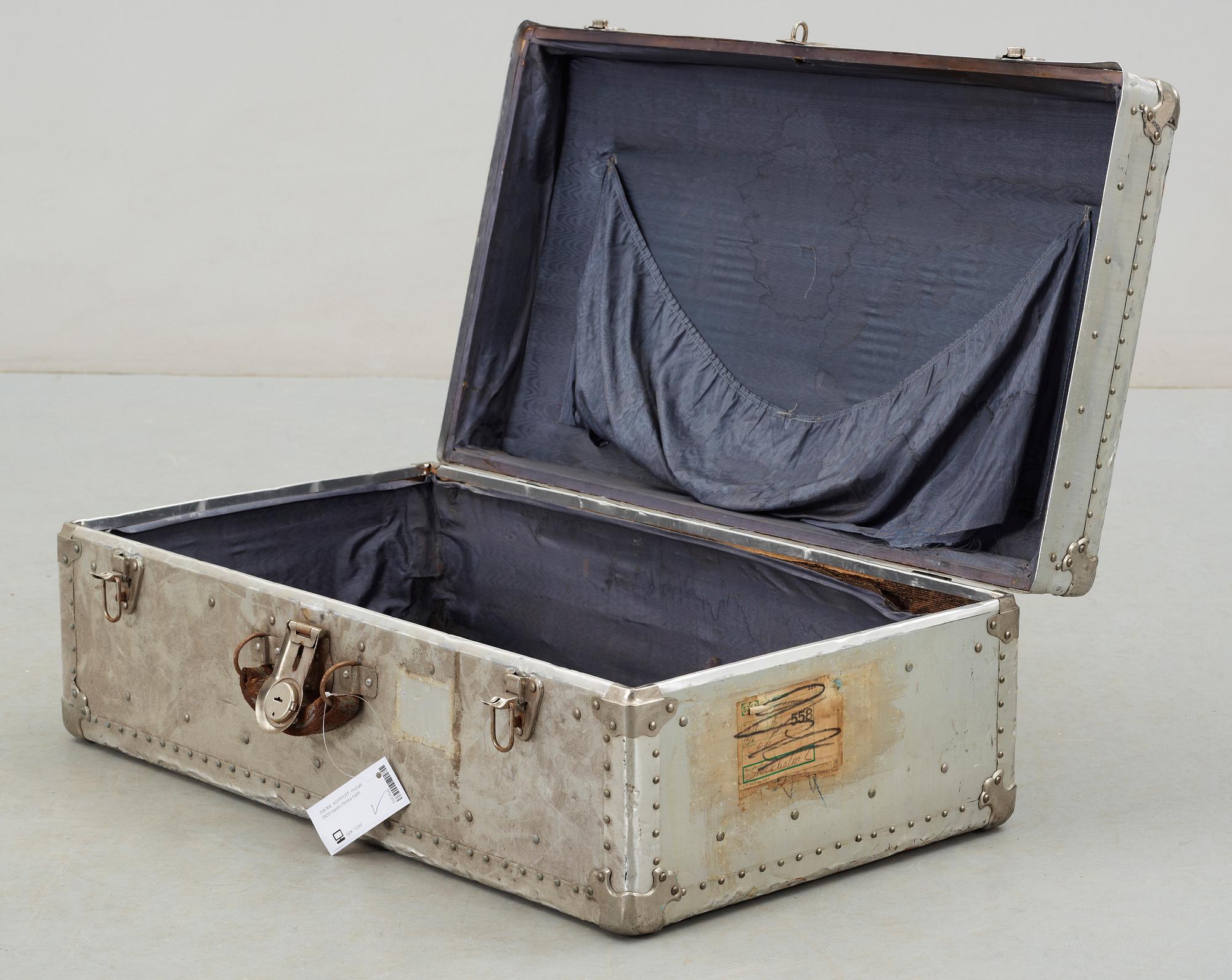 KOFFERT, aluminium, 1900-talets första hälft.