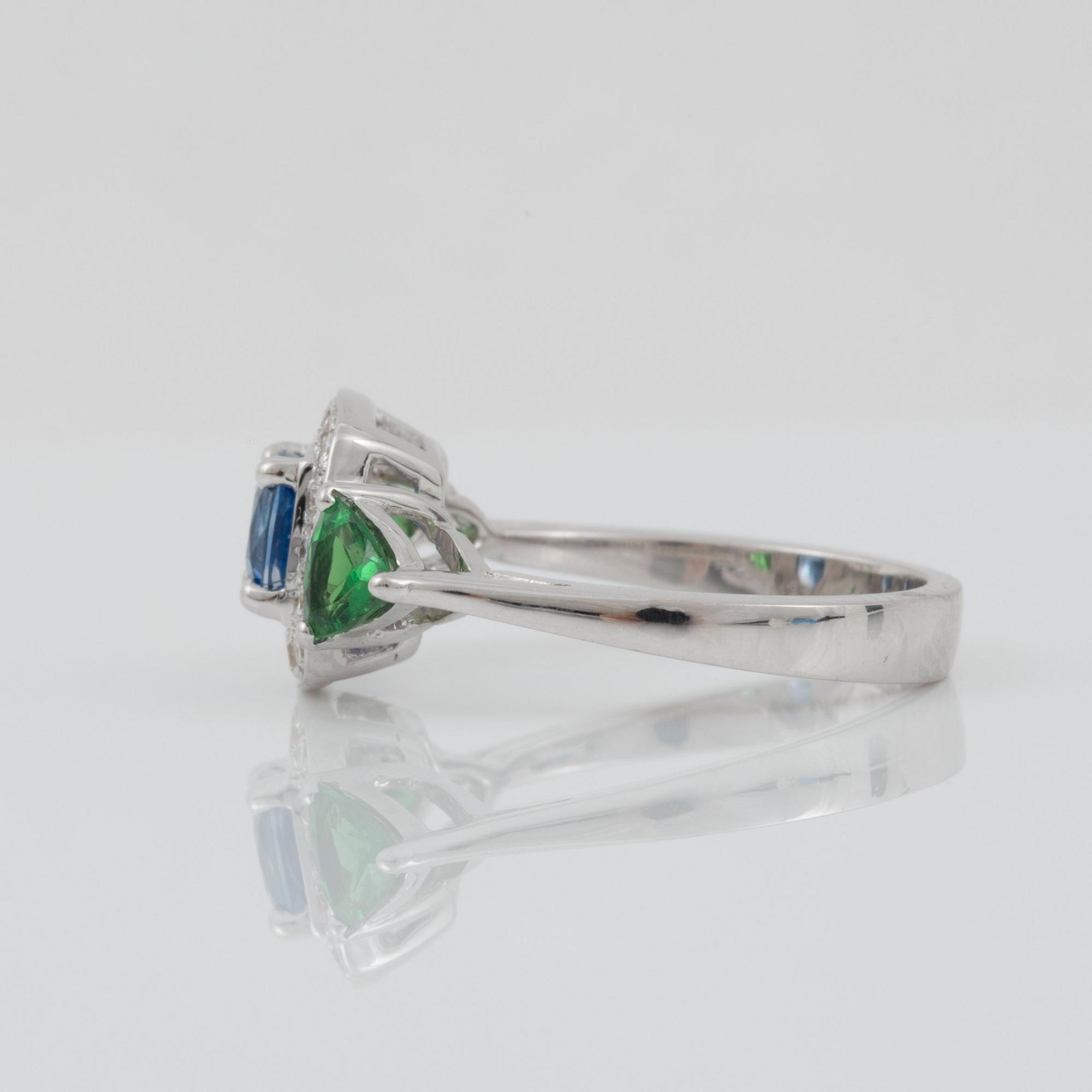 RING med safir, 1.30 ct, och tsavoritgranater och diamanter.