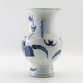 Vase porcelain China late Qing.