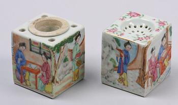 STRÖARE OCH BLÄCKHORN. Porslin. Kina 1800-tal.