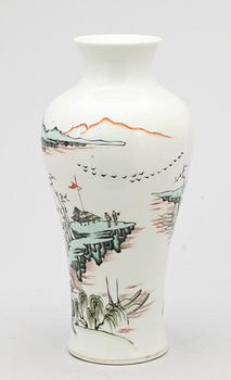 VAS, porslin, möjligen republik, Kina 1900-tal.