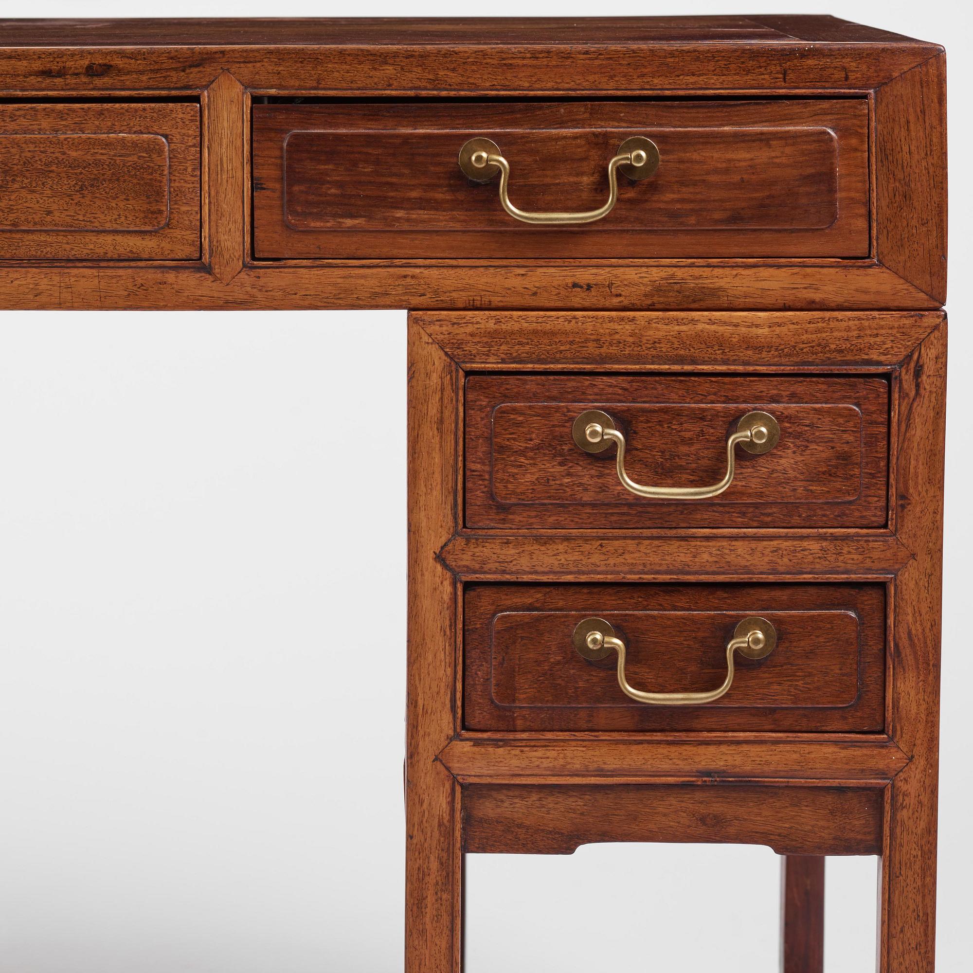Skrivbord/partnersdesk, hardwood. Kina, sen Qingdynasti/tidigt 1900-tal.