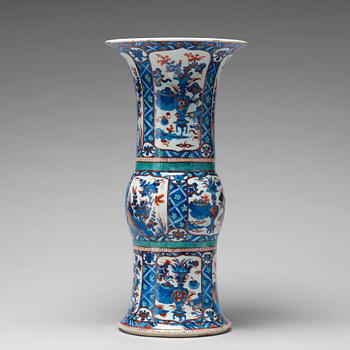 803. A blue and white 'Clobbered' vase, Qing dynasty, Kangxi (1662-1722).