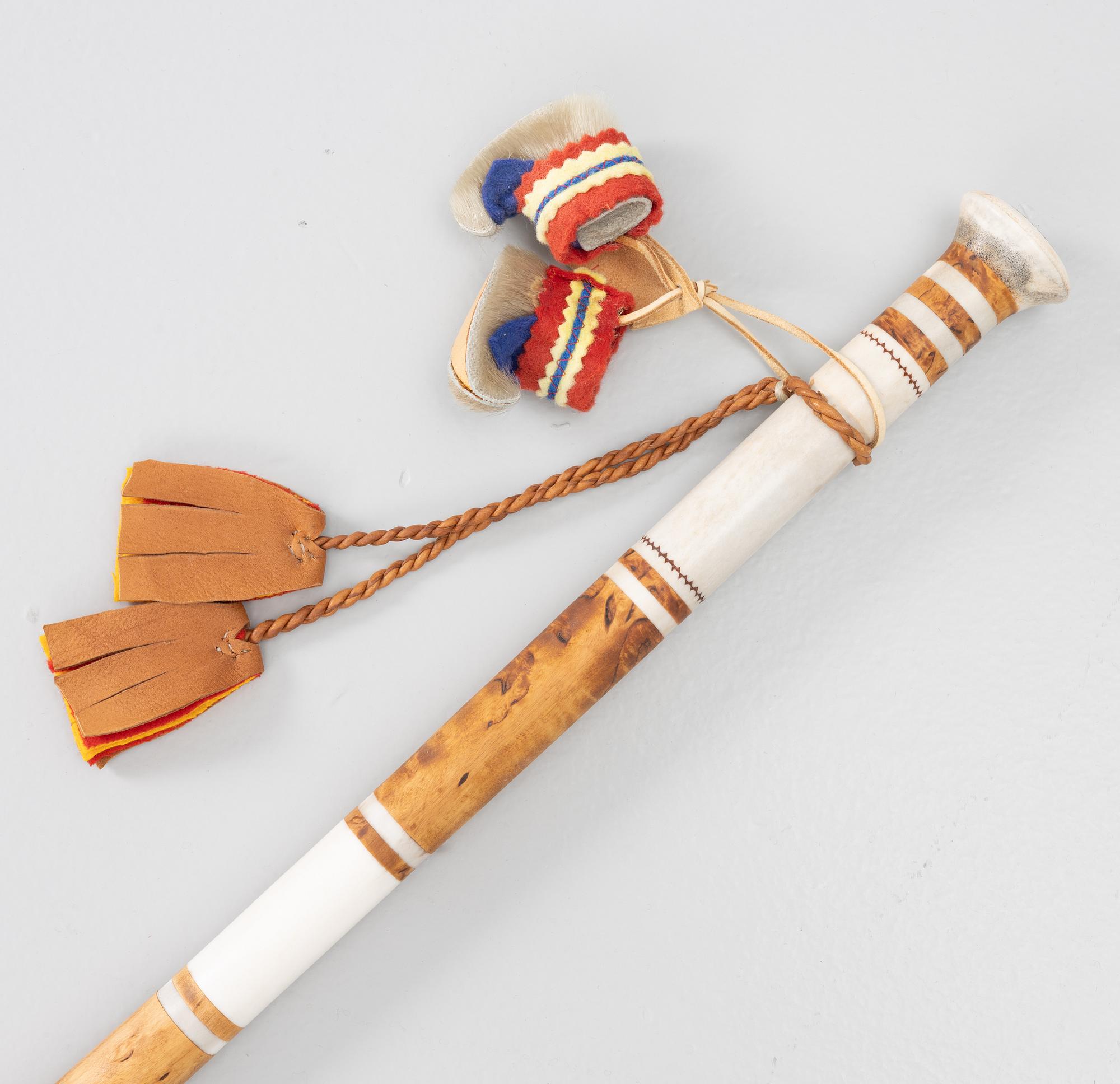 Lars Levi Sunna, a walking stick.