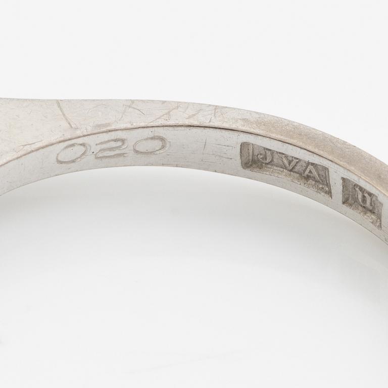 Ring, 18K white gold with brilliant-cut diamond.