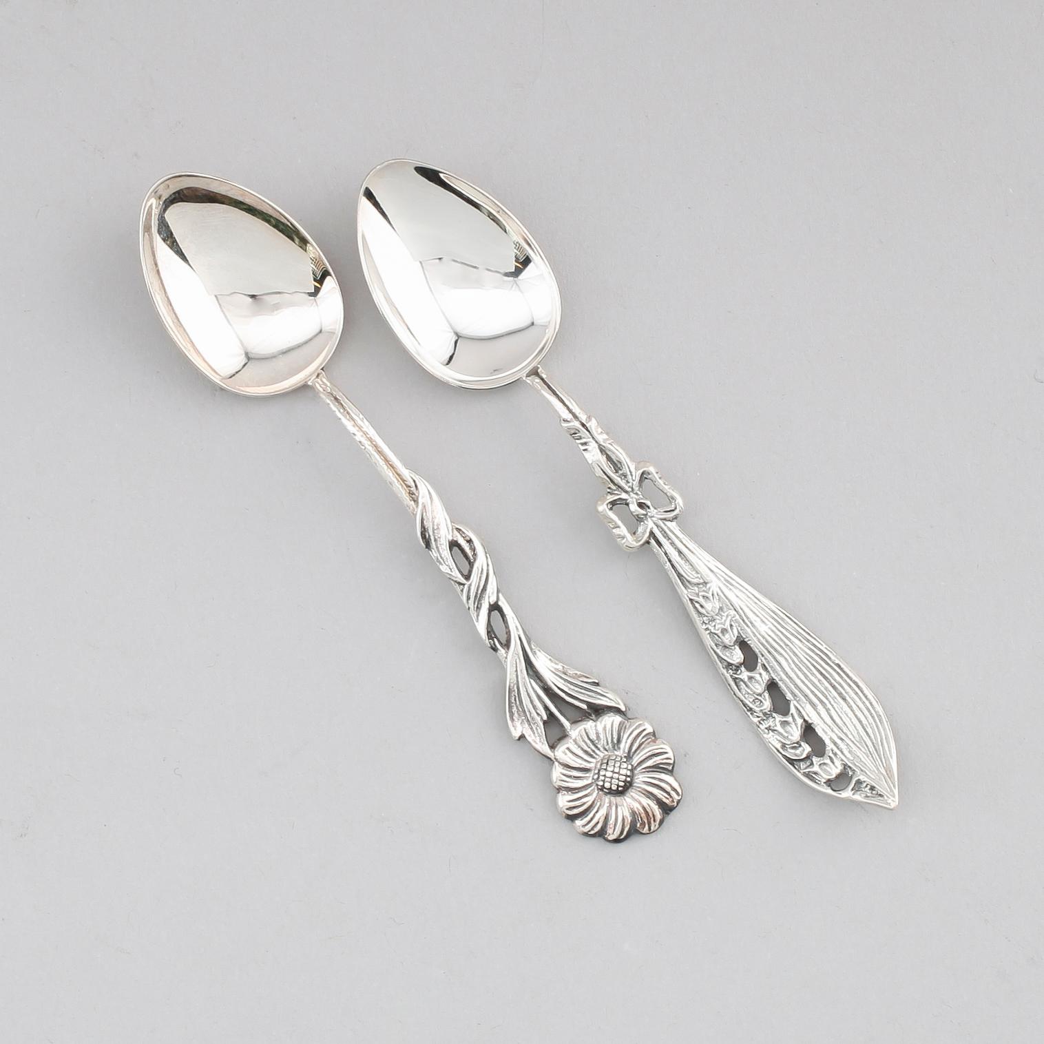MOCKA- OCH KAFFESKEDAR, 46 st, silver, "Svenska Floran", 1900-talets andra hälft. Total vikt ca 445 g.