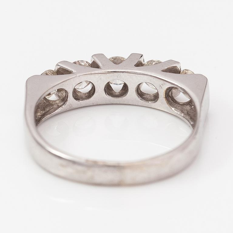 Ring, 14K vitguld, diamanter ca 1.10 ct tot.