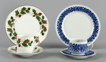 KAFFESERVIS, 25 delar samt JULSERVIS, 12 delar. Porslin. "Doria", Arabia resp England.