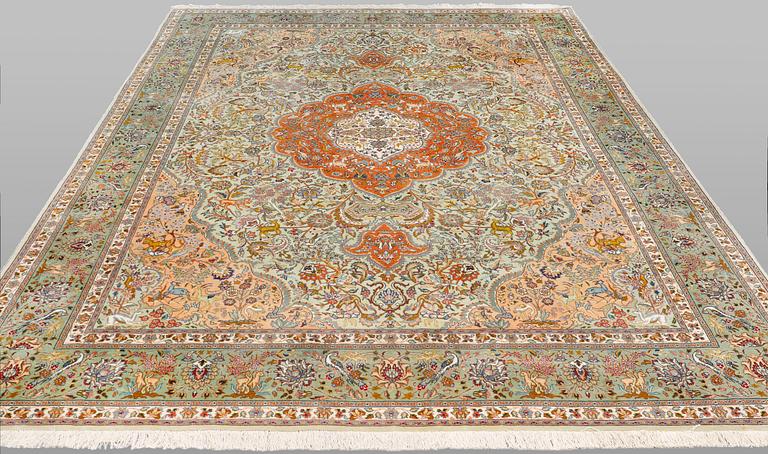 A figural Tabriz carpet, 50 Raj, so called Tabatabai, approx. 350 x 250 cm.