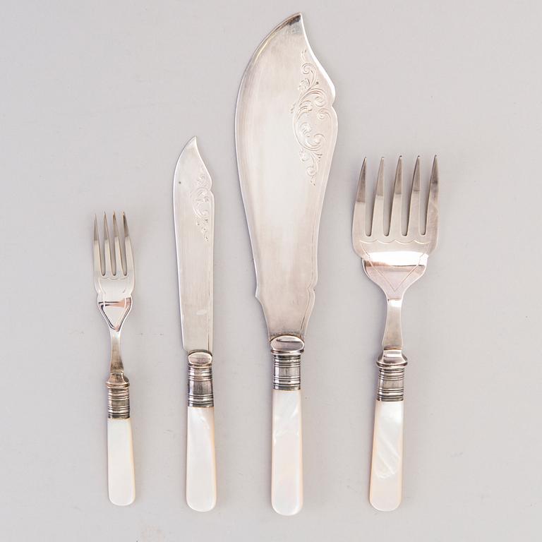 A 26-piece set of cutlery with mother of pearl handles and silver plated blades from the first half of the 20th Century.