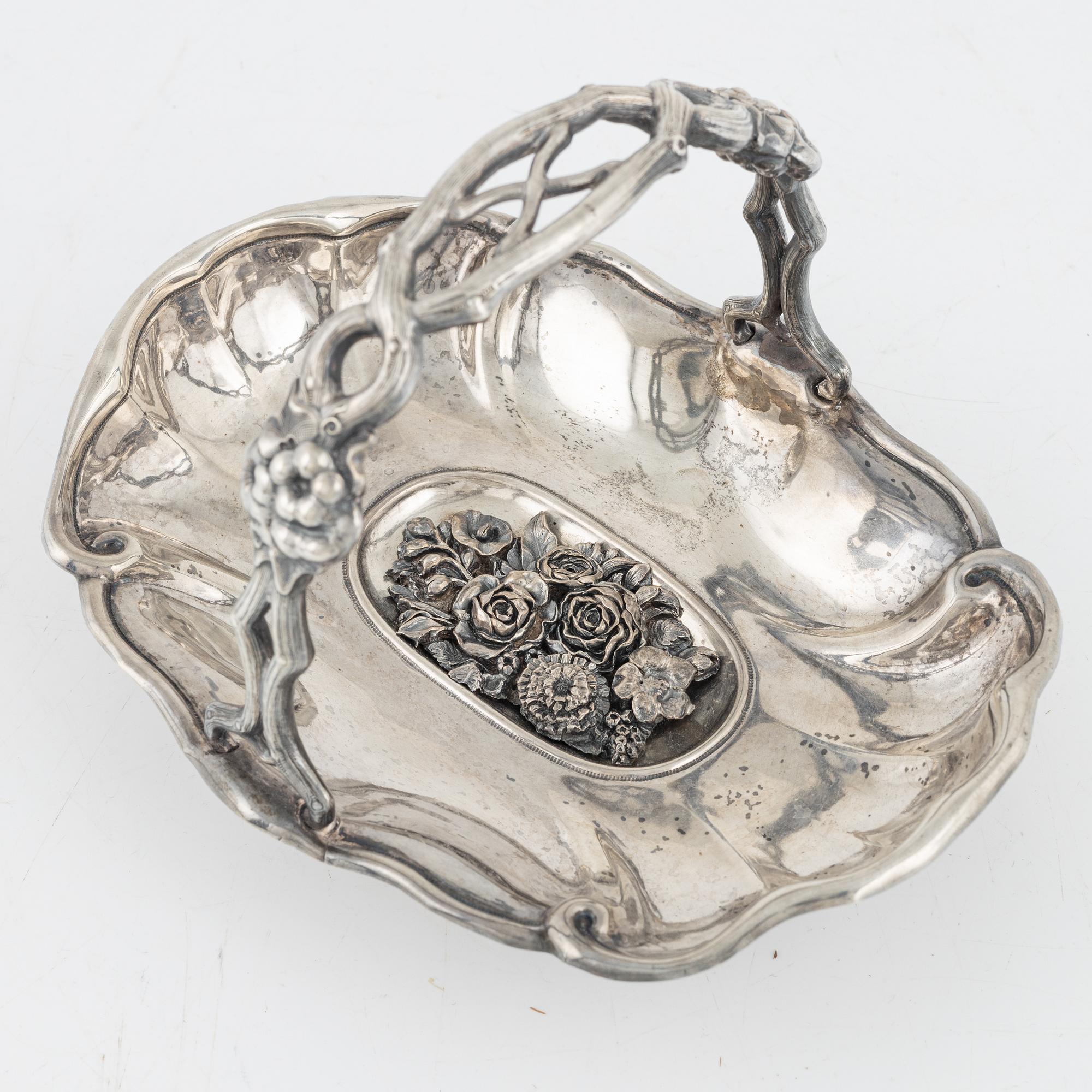 Gustaf Theodor Folcker, konfektkorg, silver, Stockholm 1857.