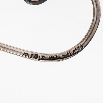 Kalevala Koru, korvakorut, hopeaa.