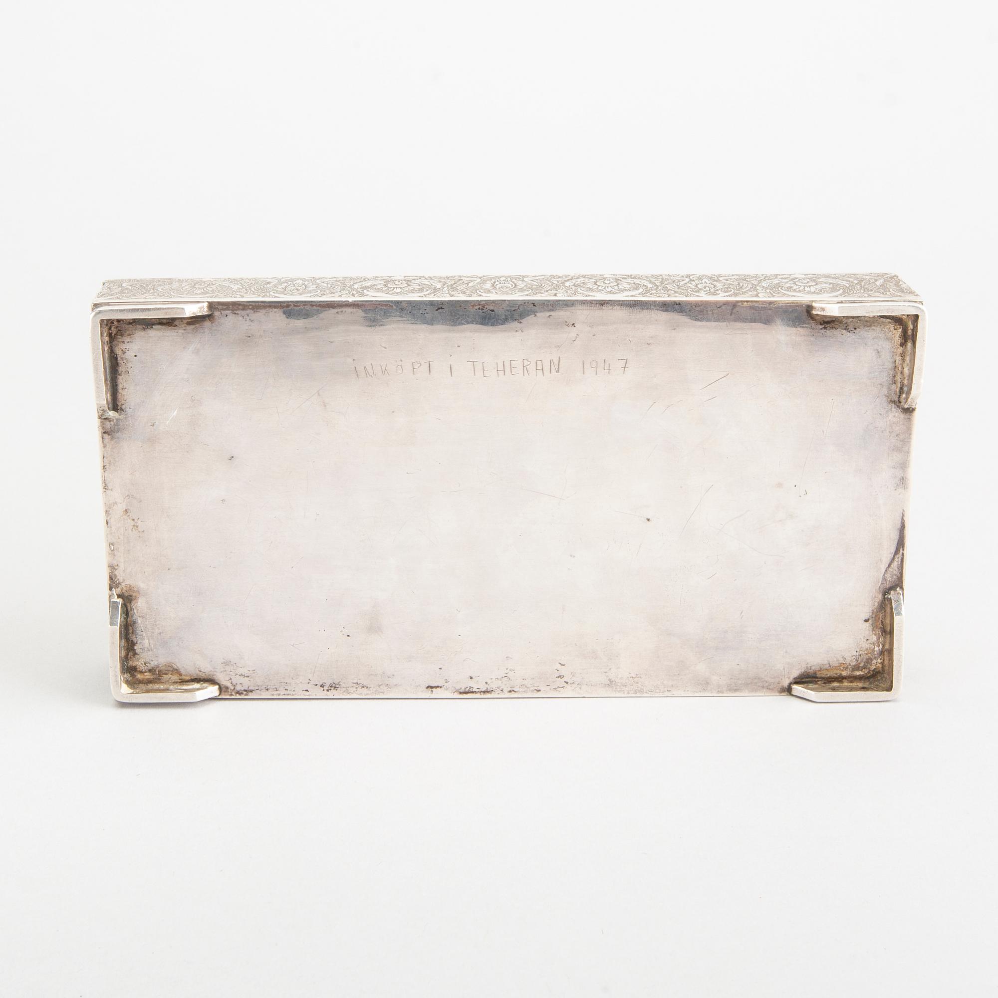 A SILVER BOX ISFAHAN, BOUGHT IN TEHERAN 1947, SILVER MARKS.