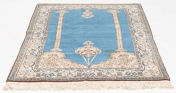 Rug, oriental, circa 205 x 135 cm.