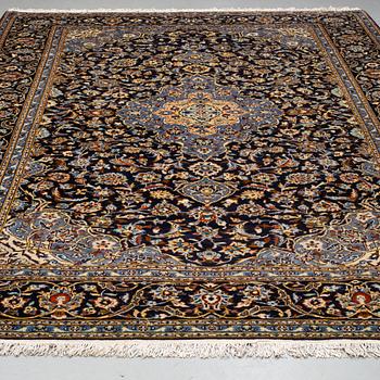 A CARPET, Kashan, ca 372 x 258 cm.