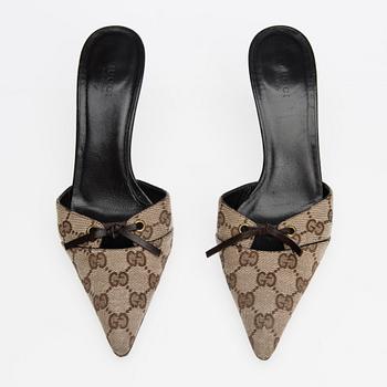 SKOR, Gucci.