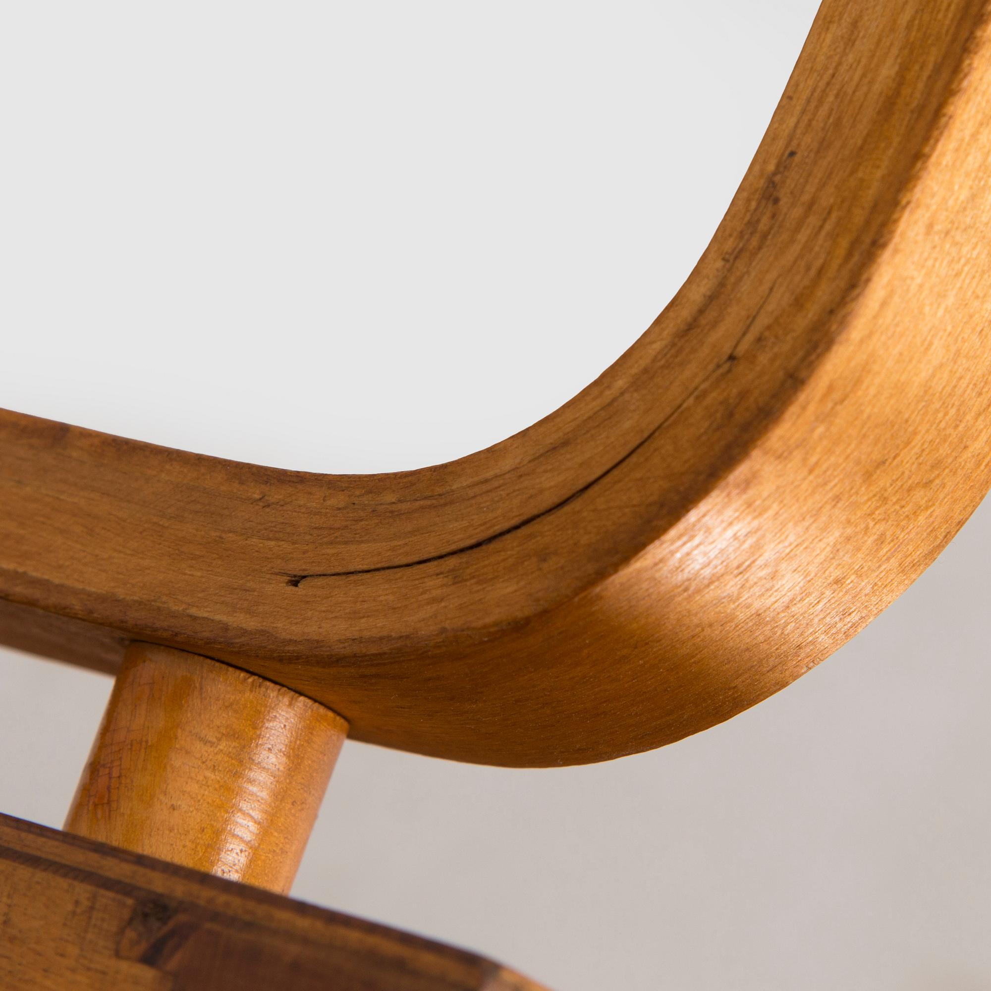 Alvar Aalto, seinähylly, malli 112, O.Y. Huonekalu- ja Rakennustyötehdas A.B. 1930/1940-luku.