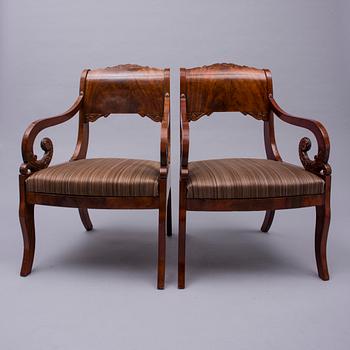 KARMSTOLAR, ett par, biedermeier, Ryssland 1820-1840.