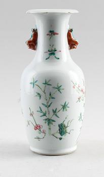 VAS, porslin, Kina, 1800-/1900-tal.