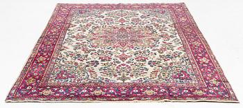 A Kerman carpet, ca 305 x 210 cm.