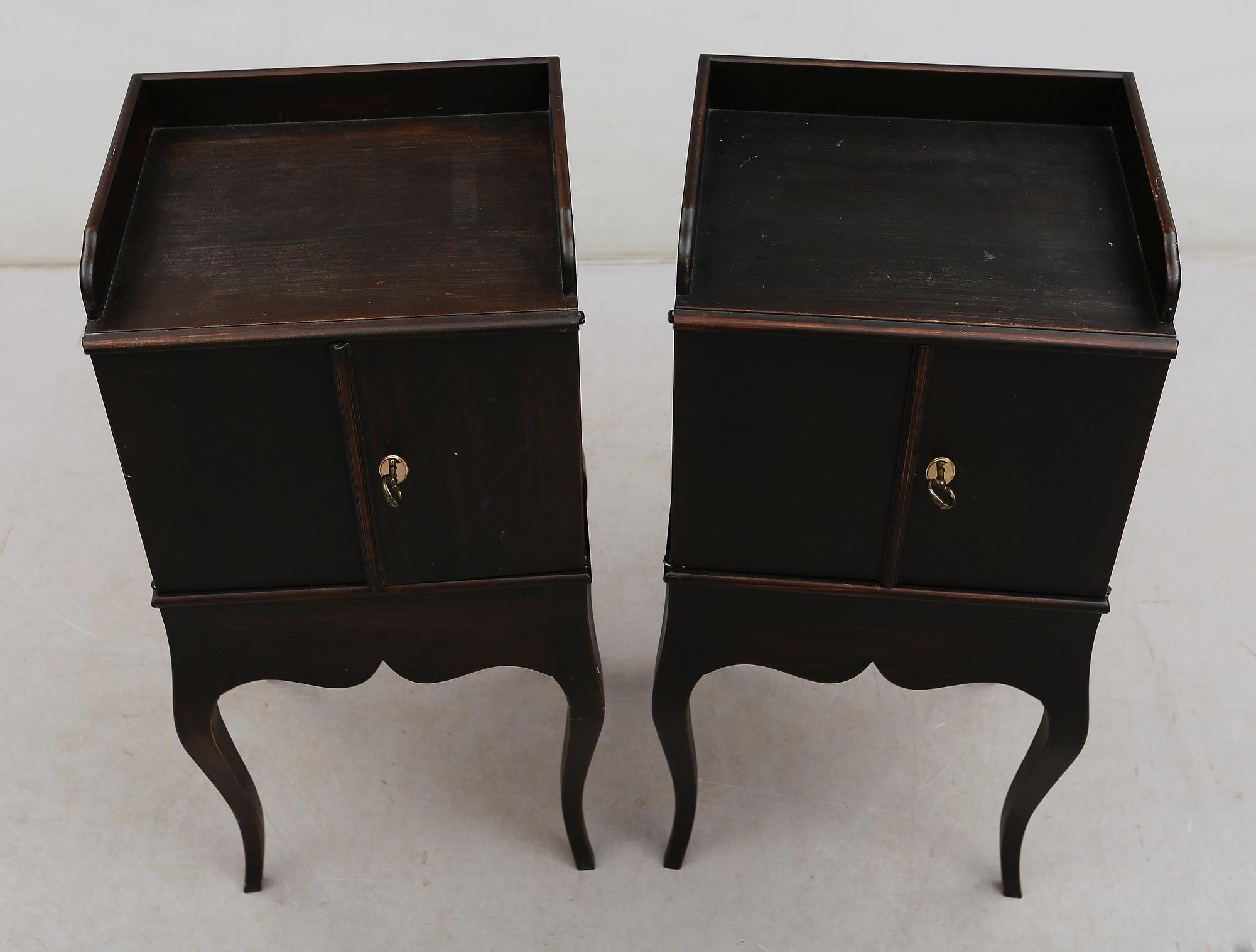 SÄNGBORD, 1 par, rokokostil, för Nationalmuseum, 1900-talets andra hälft.