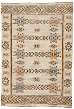 195. Märta Måås-Fjetterström, A carpet, "Vit botten", flat weave, ca 293-301,5 x 201,5-205 cm, signed MMF.