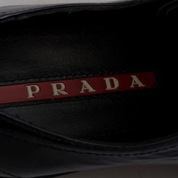 SKOR, Prada.