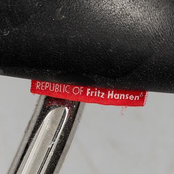 ARNE JACOBSEN, a set of 8 "Liljan/Måsen" armchairs for Fritz Hansen.