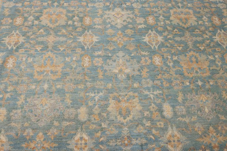 An Ushak carpet, c. 292 x 241 cm.