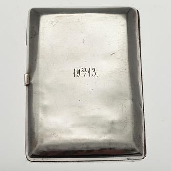 CIGARRETTETUI, silver, Moskva, Ryssland ca 1913. Vikt ca 140 g.