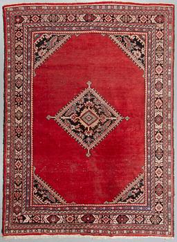 A carpet, semi-antique Mahal, ca 298 x 228 cm.