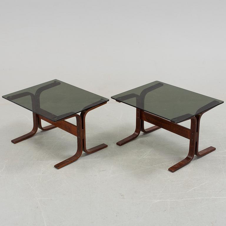 A pair of 1970s "Siesta", easy chairs and sofa tables by Ingmar Relling, Norge.