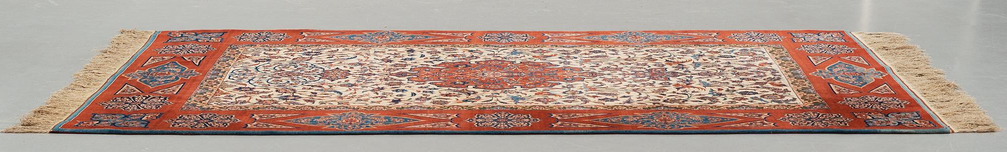 MATTA, semiantik Isfahan, ca 227 x 152,5 cm (samt kortsidorna med ca 1½ respektive ½ cm slätväv).