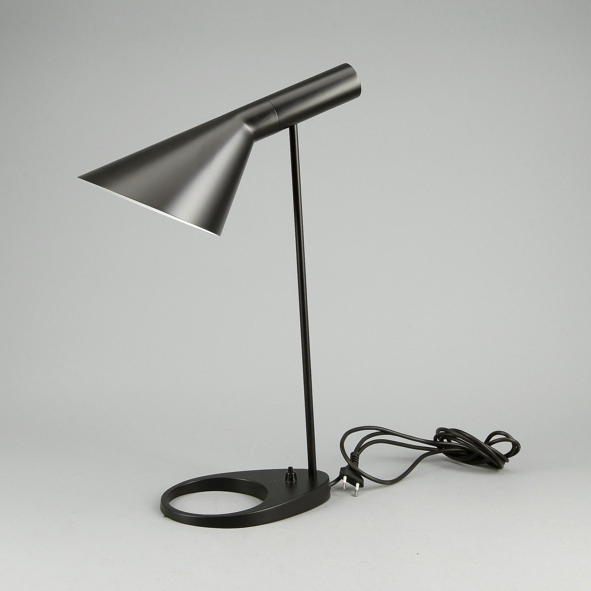 BORDSLAMPA, "AJ", Arne Jacobsen för Louis Poulsen.