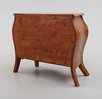 BYRÅ, rokokostil, 1900-talets första hälft.