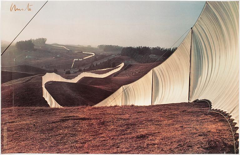 CHRISTO, färgoffset, efter fotografi av Jeanne-Claude, signerad.