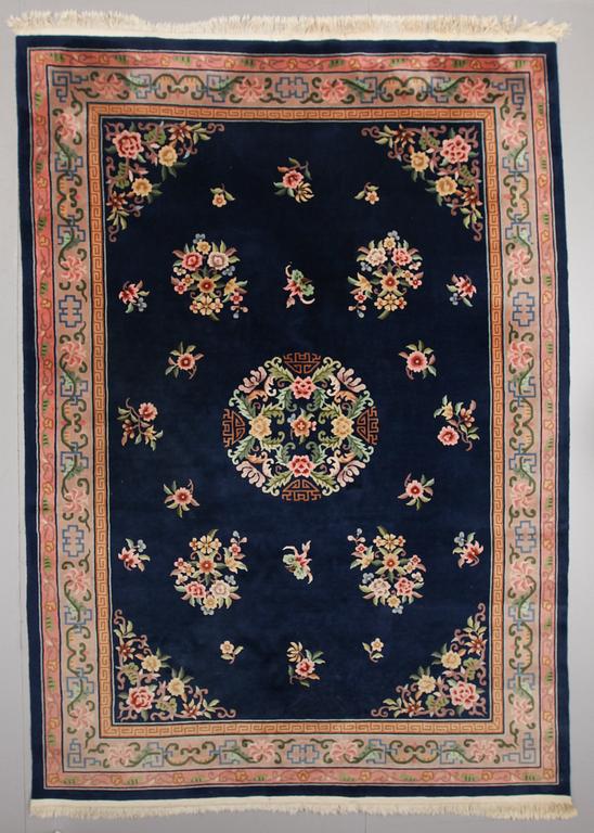 MATTA, Kina, semiantik, ca 330 x 260 cm.