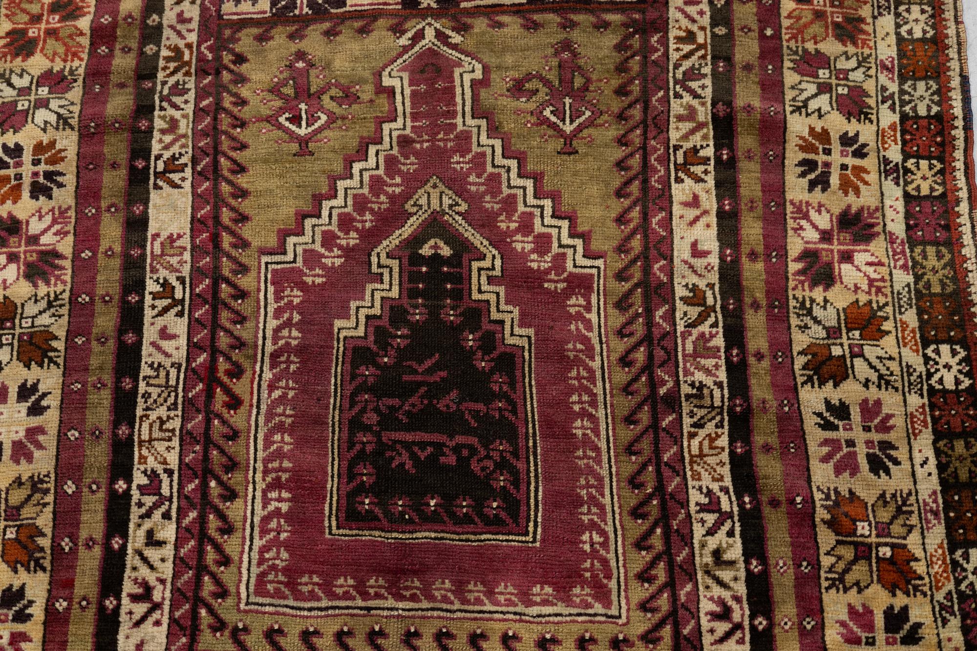 Matta, antik Avanos, ca 180 x 136 cm (samt 5 resp. 6 cm slätväv på vardera kortsida).