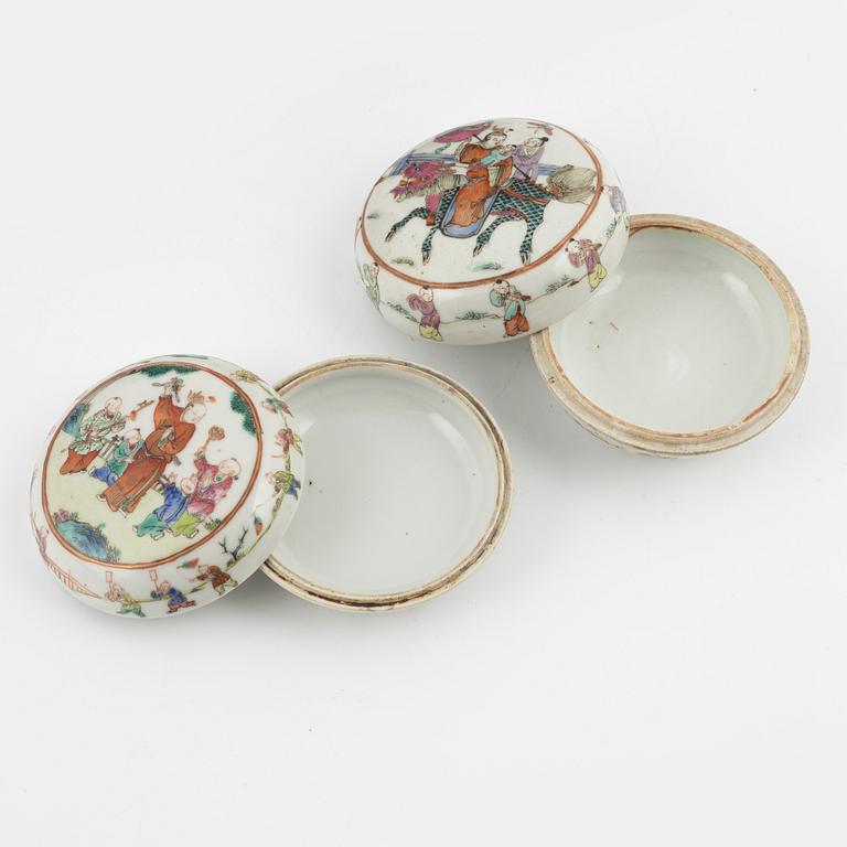 A set of four famille rose boxes with covers and a bowl, late Qing dynasty.